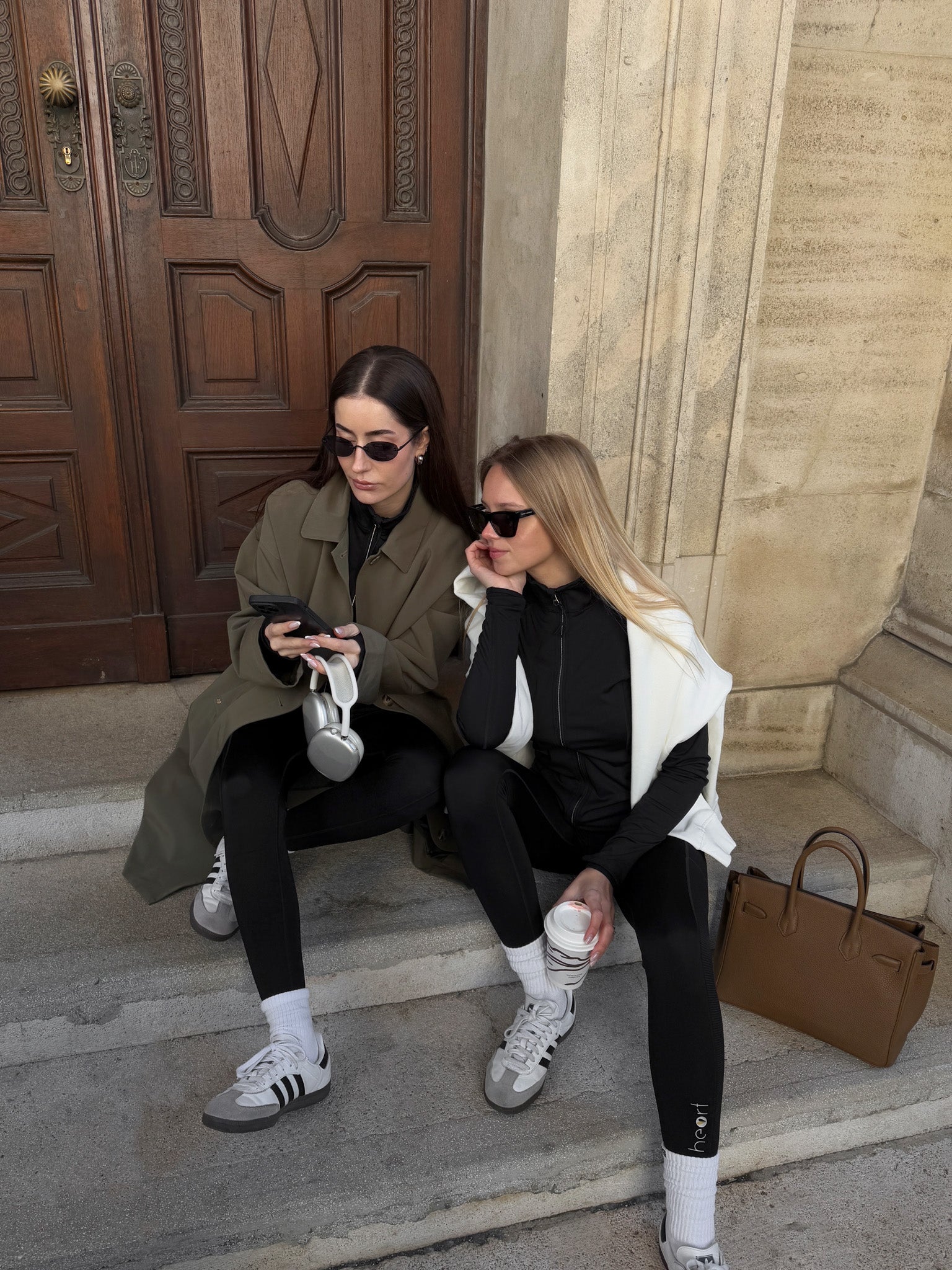 Modelshot / Black / Detail